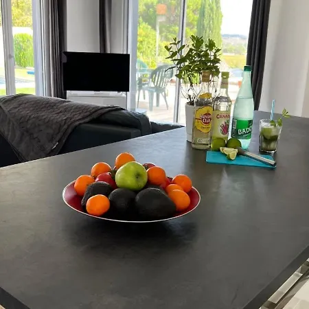 Modern Comfort In Minervois Semesterbostad
