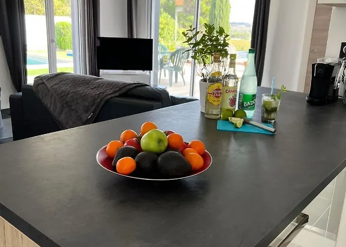 Modern Comfort In Minervois 度假居