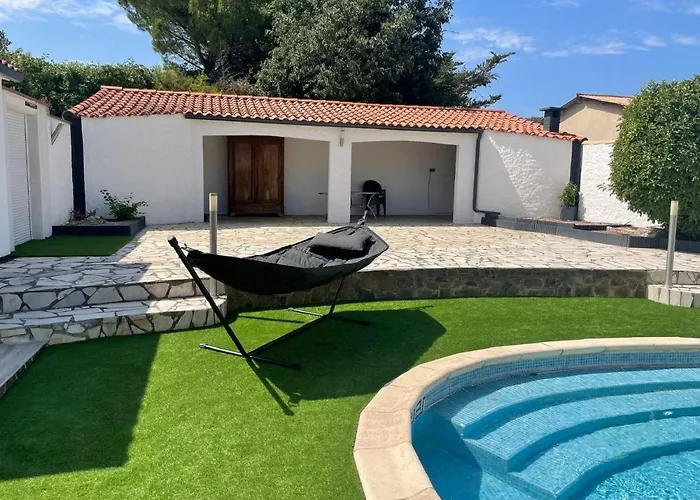 Modern Comfort In Minervois 度假居